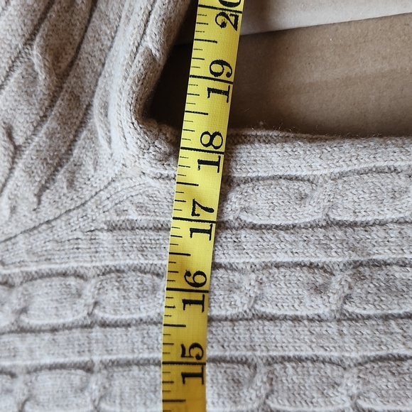 CASUAL CORNER Italian Merino Wool Sweater - Picture 9 of 10